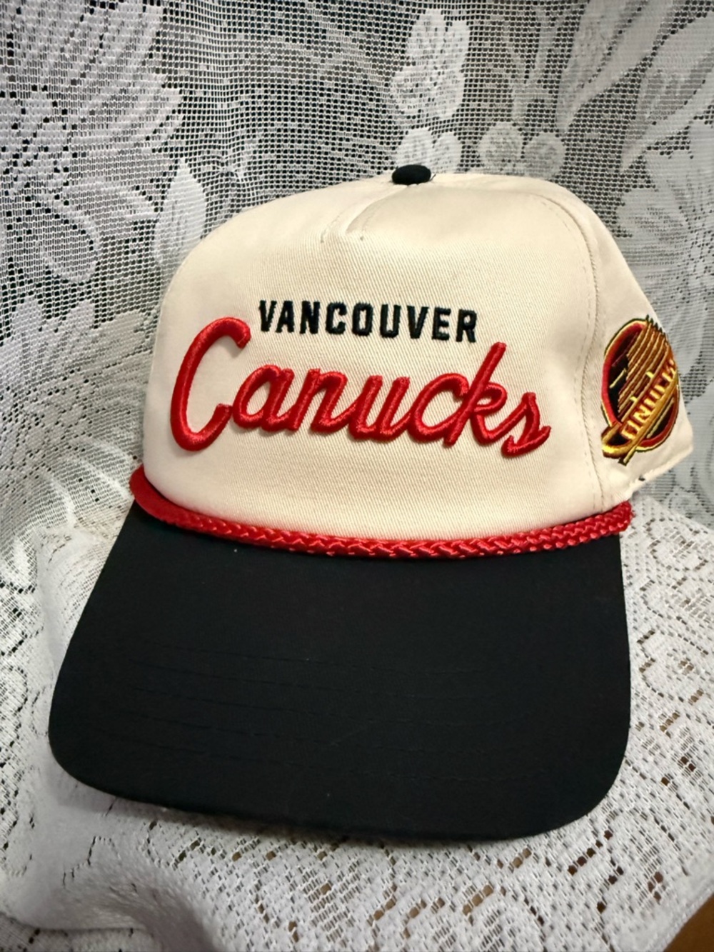 American Needle Vancouver Canucks snapback hat - Picture 3 of 6